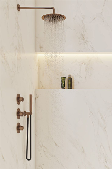 Salle de bain marbre et robinetterie laiton - rénovation premium Marseille